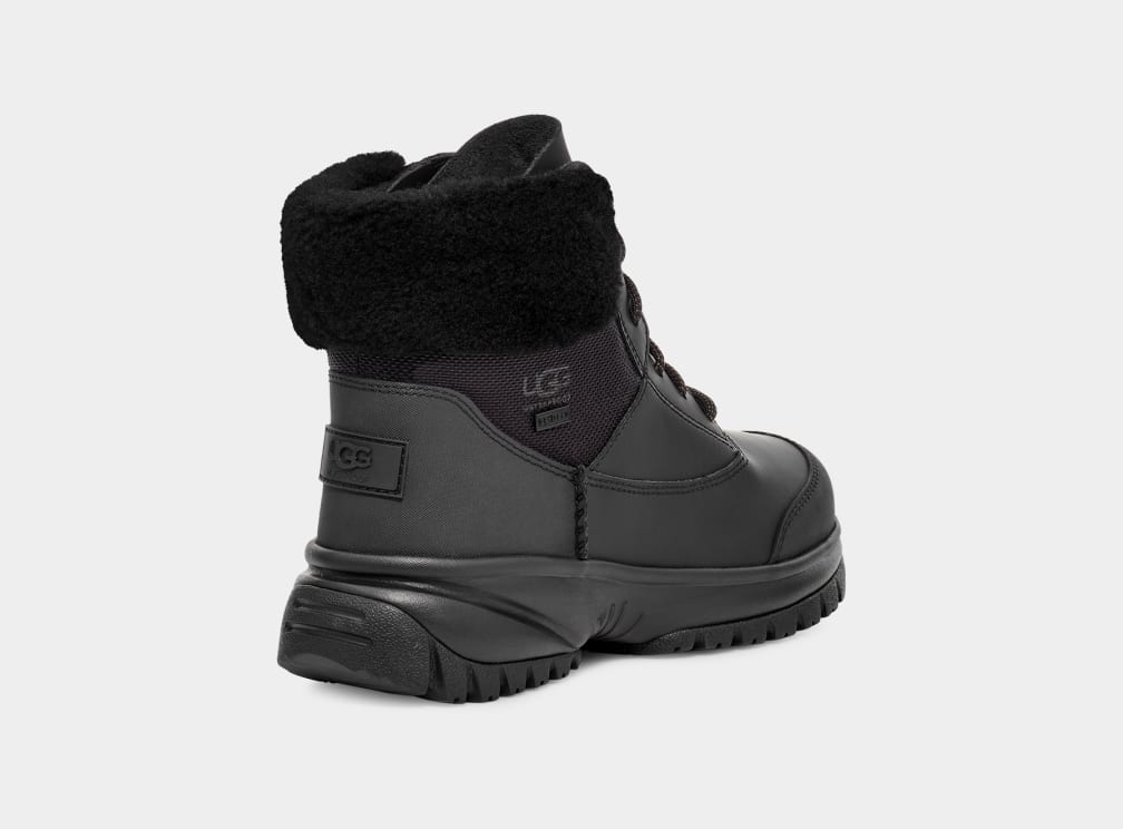 Botas Ugg Yose Fluff V2 Mujer Negras | Argentina RJNMCOS-20